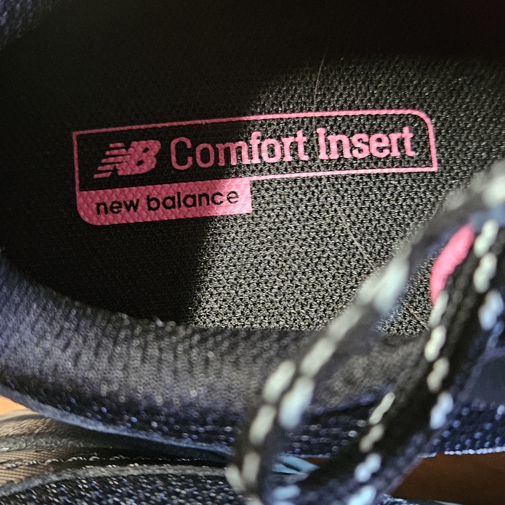 New Balance Women's Black and Pink Running Shoes NWOT - Picture 3 of 5